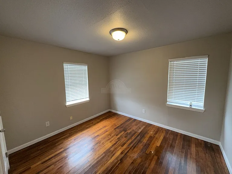 707 N Main St — Photo 16