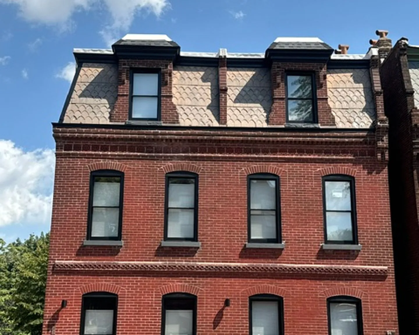 Newly Remolded 3 bed 3 1/2 bath Townhome in Soulard — Photo 2