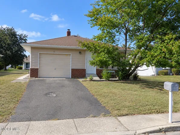 17 Spanish Wells Street, Toms River, NJ 08757