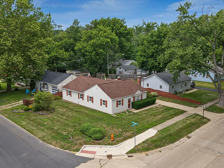 1205 S Cottage Grove Ave — Photo 34