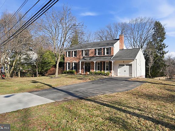 3rd image of 16905 Briardale Rd