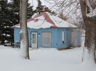 211 W 4th St, Colome, SD 57528