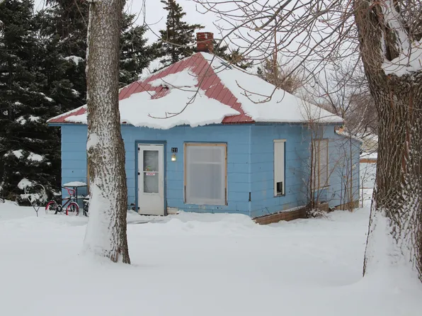 211 W 4th St, Colome, SD 57528