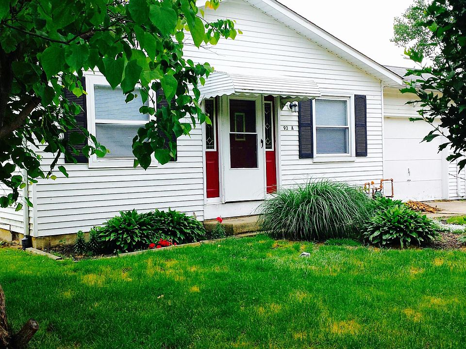Beautifully landscaped ranch duplex with attached garage