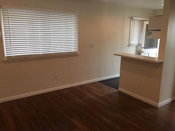 3rd image of 1011 N Mariposa St APT D
