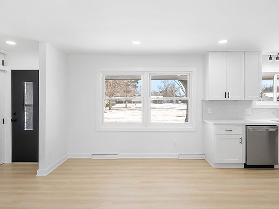 4th image of 1734 Rosedale Ct