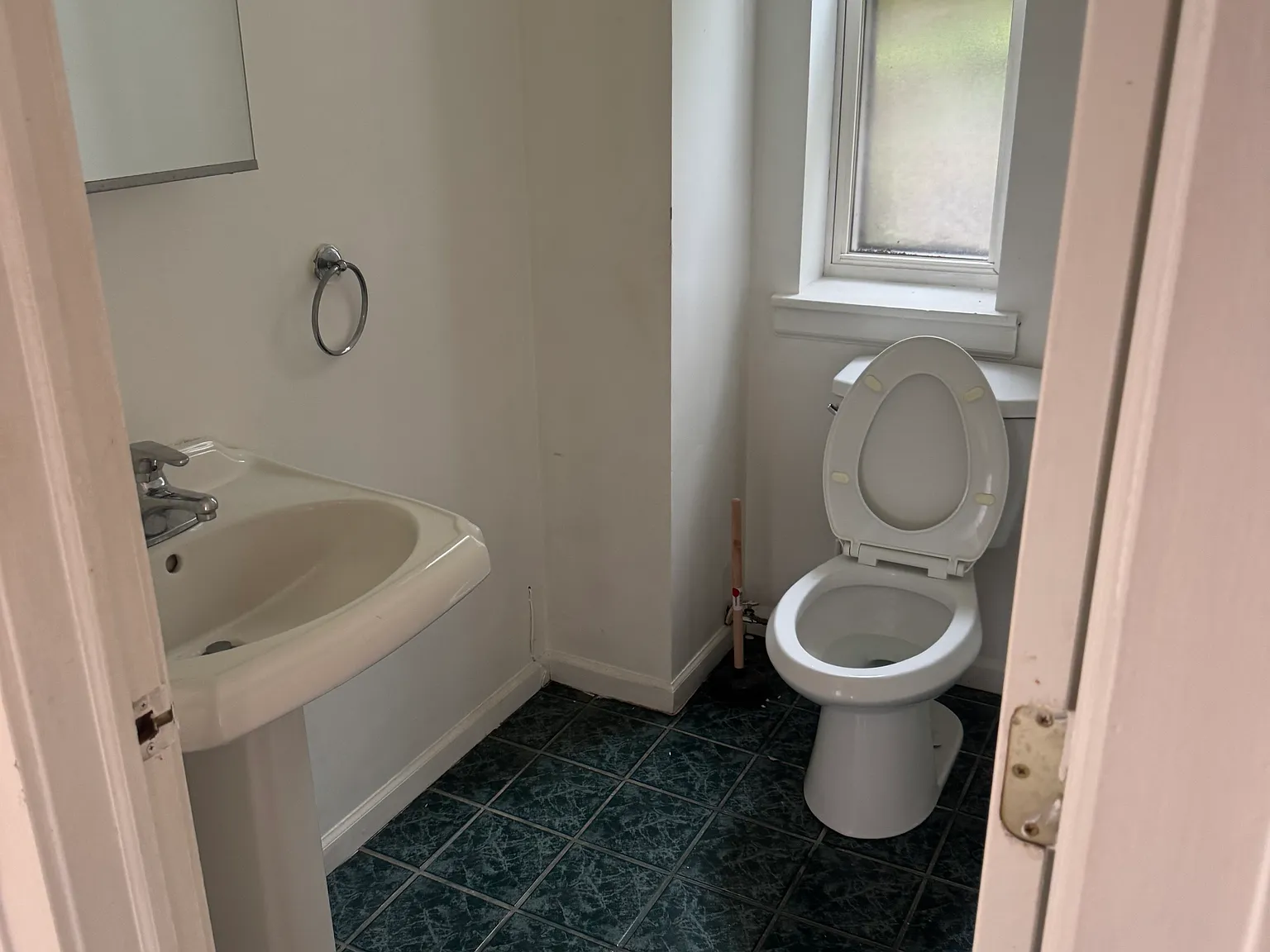 3 bed, 1.5 bath, 1700 sqft, $2,200 — Photo 4