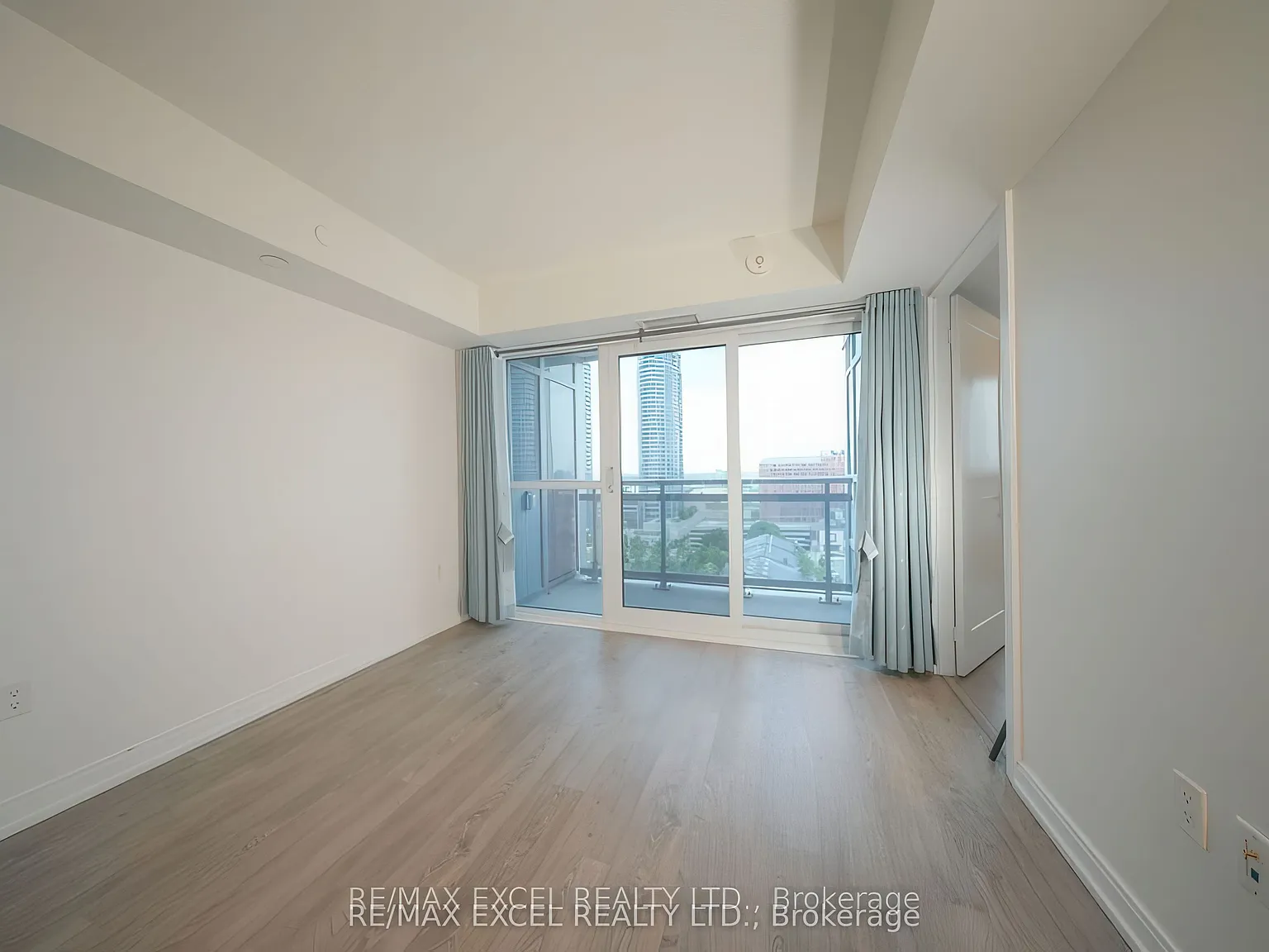 2 bed, $2,350 — Photo 4