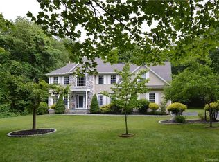 19 Chauncey Dr, Oxford, CT 06478