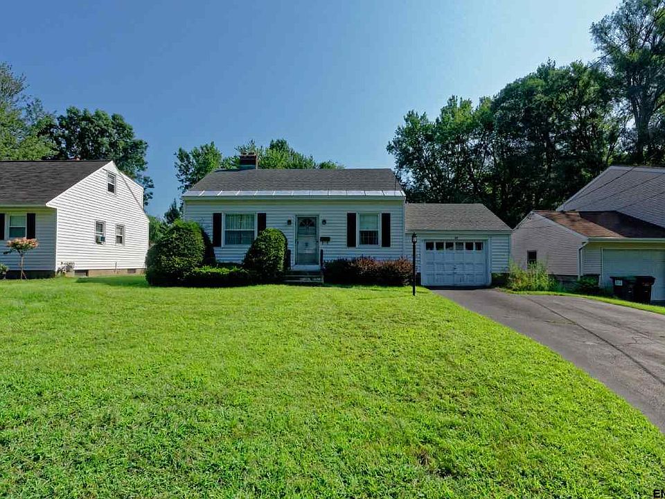 1st image of 53 Oakwood Dr