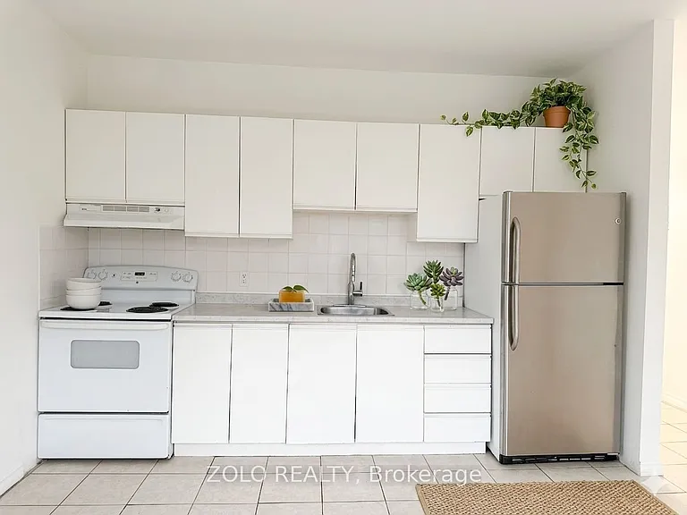 968 Bathurst St #4 — Photo 7