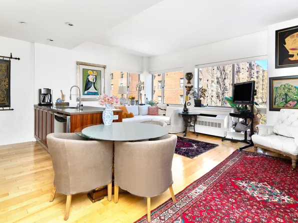 3585 Greystone Avenue image 2 of 9