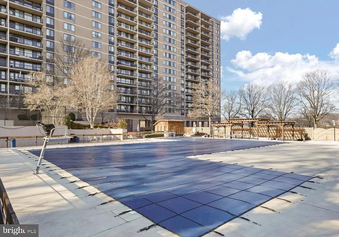 5500 Holmes Run Pkwy — Photo 2