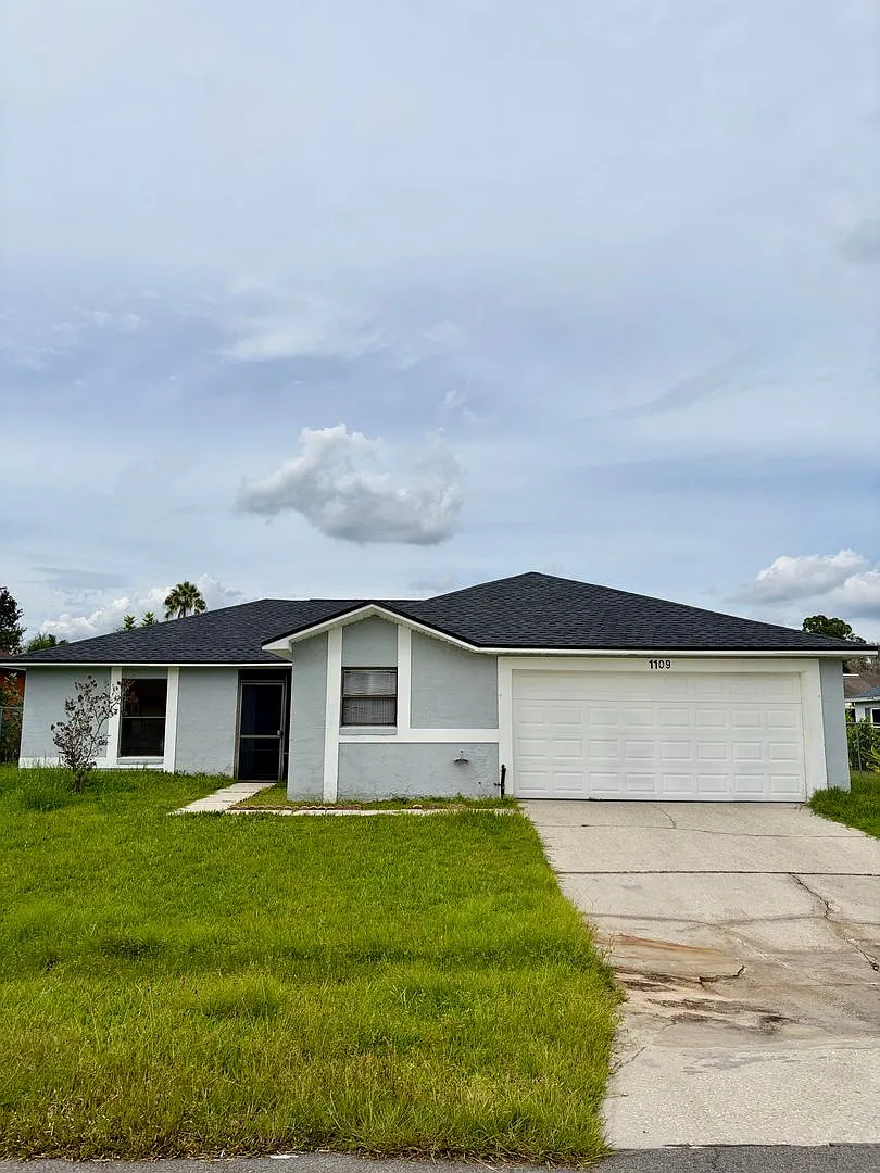 Poinciana Property — Photo 2