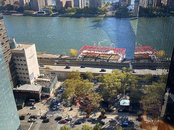 3rd image of 420 E 61st St APT 30C