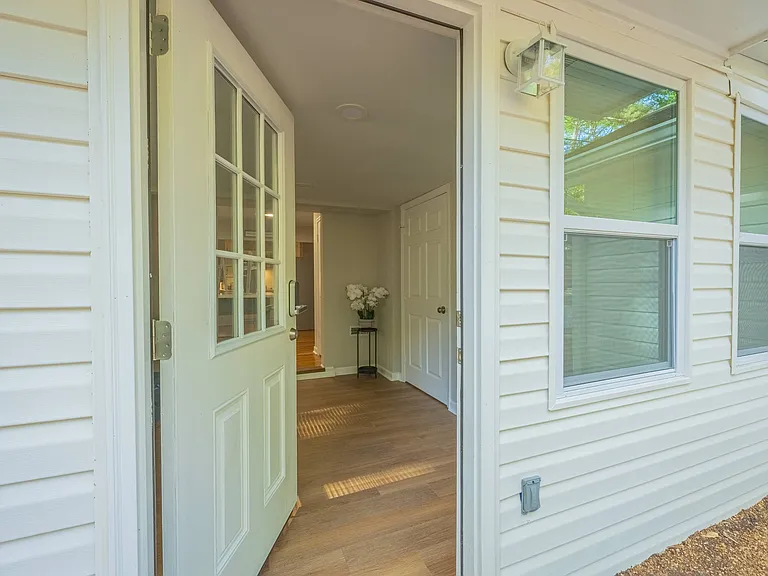 230 Habersham Dr — Photo 3