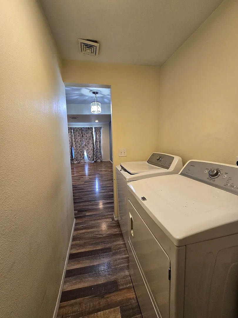 Adorable 2 bedroom — Photo 4