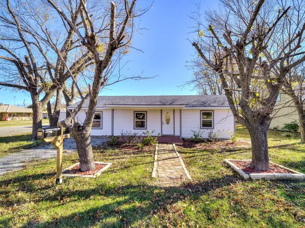 100 S Cedar St, Leonard, TX 75452