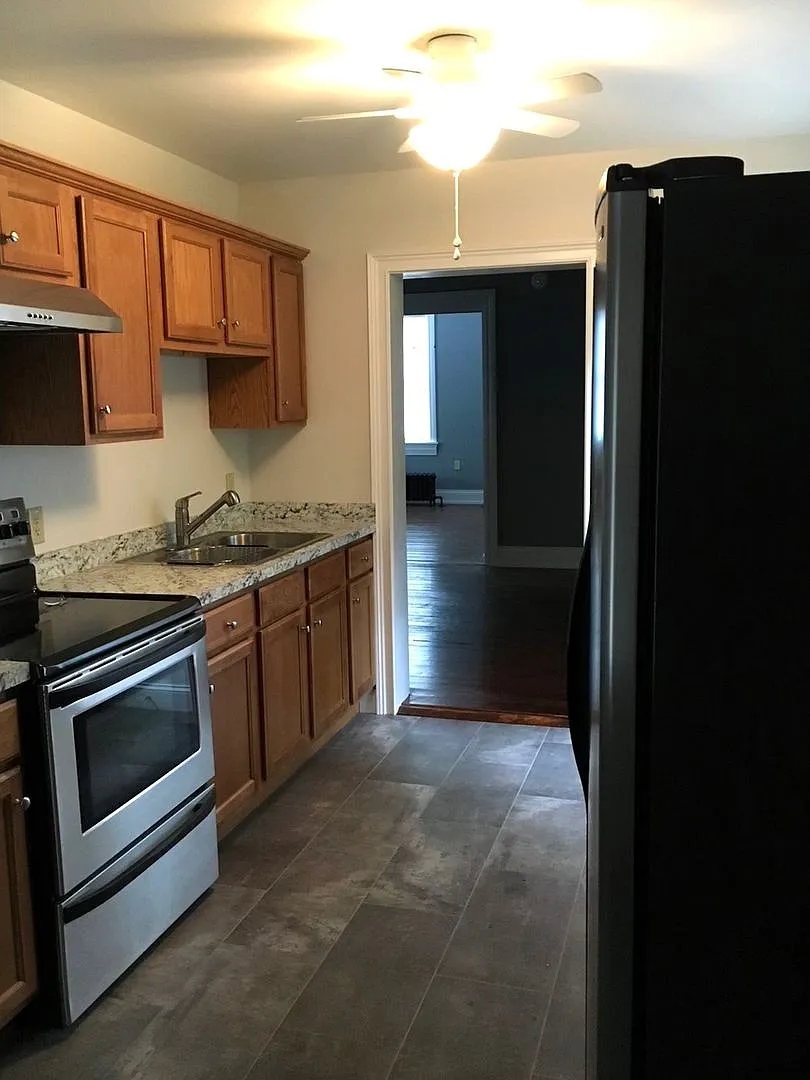 253 East Main Street — Photo 2