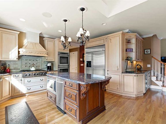 5th image of 13 Blossom Hill Ct