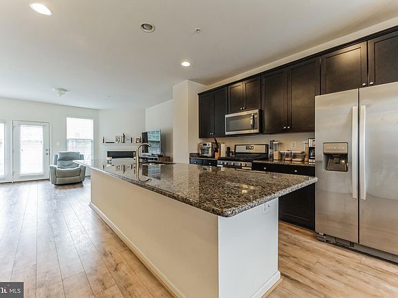 4th image of 503 Brownstone Ct