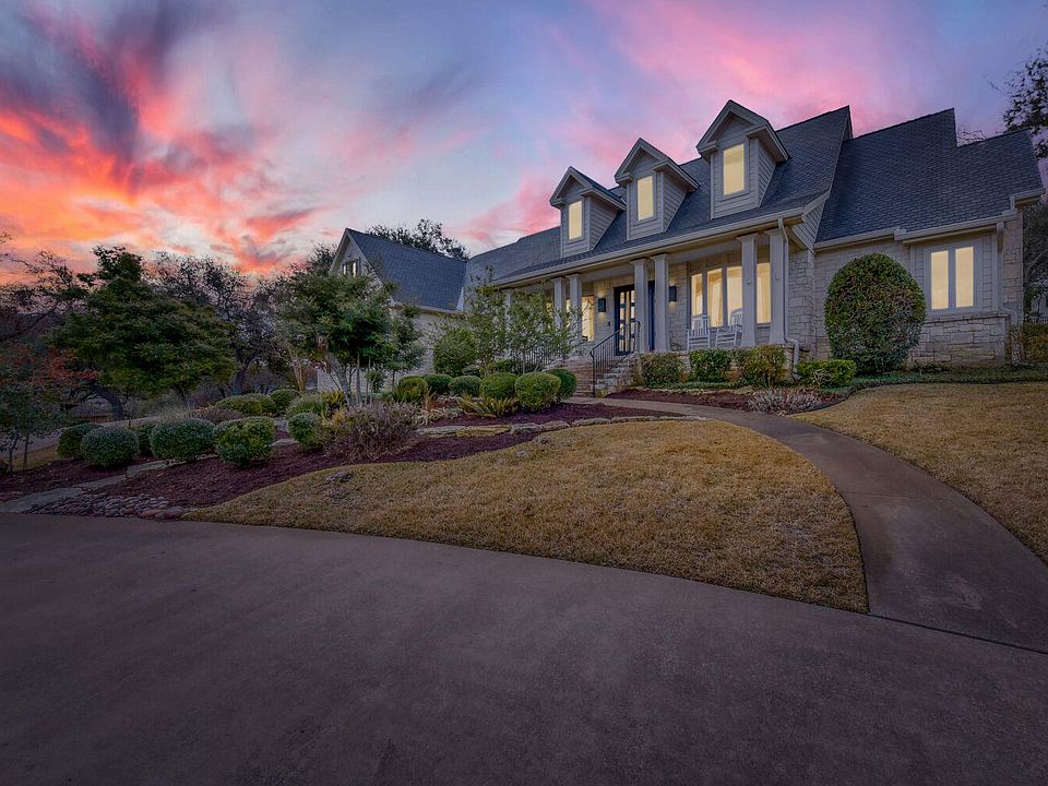 1st image of 18 Ehrlich Rd