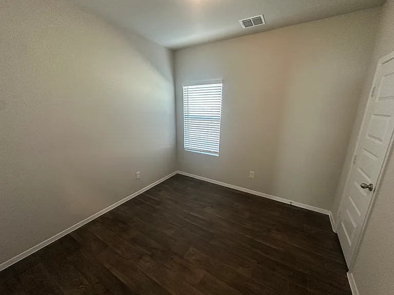 2709 Derwent Dr — Photo 12