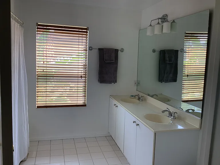 Upstairs front bedrooms private bathroom.