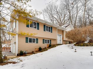 125 Wildwood Dr, Ingleside, IL 60041