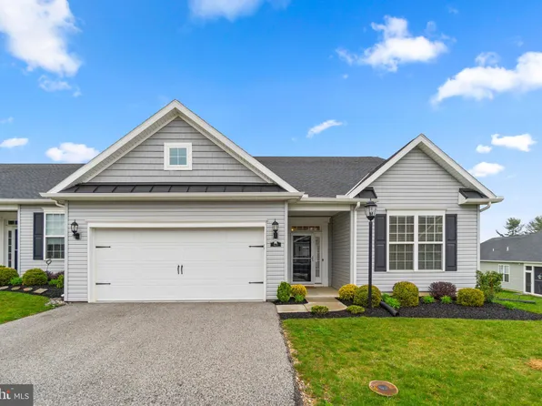 420 Hawthorn Ln #71, Hanover, PA 17331