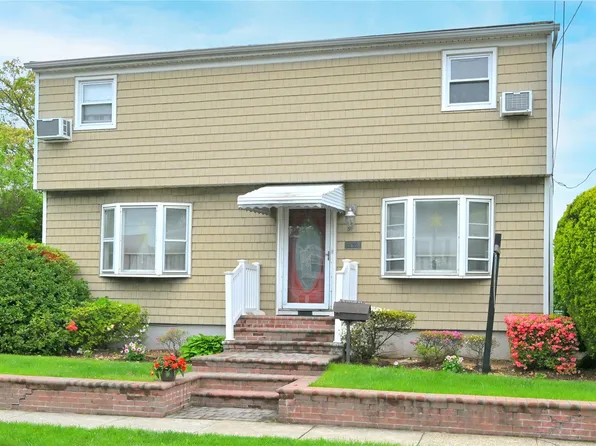 702 Stewart Avenue, Bethpage, NY 11714