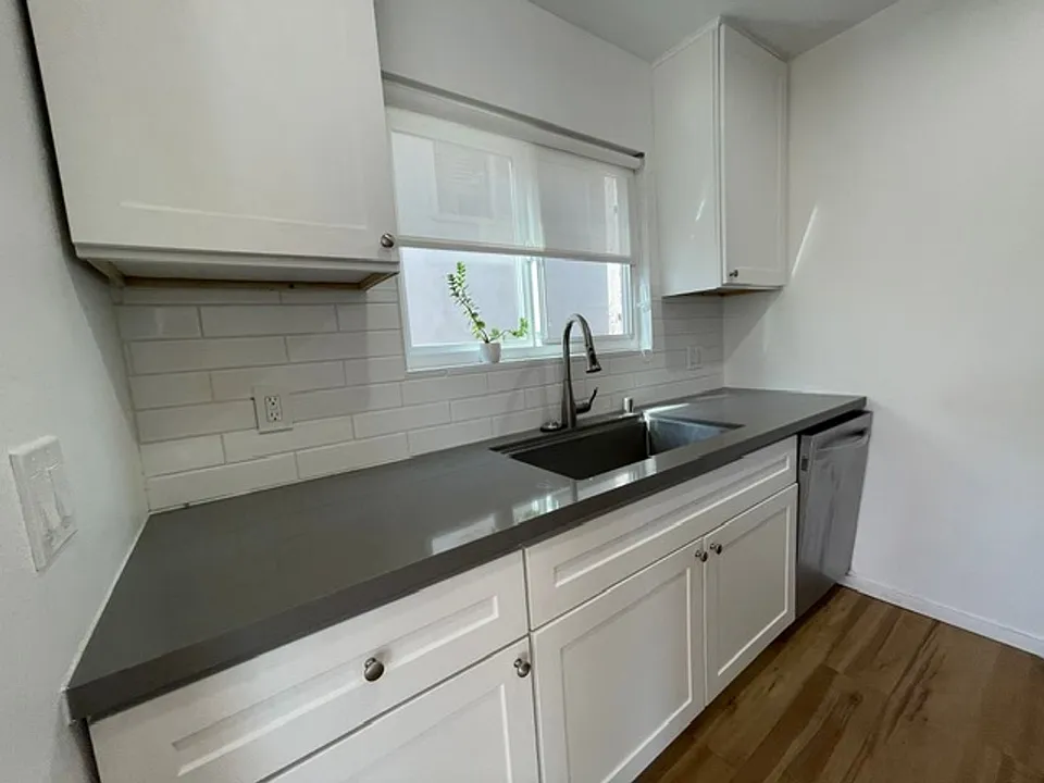 2216 Highland Ave