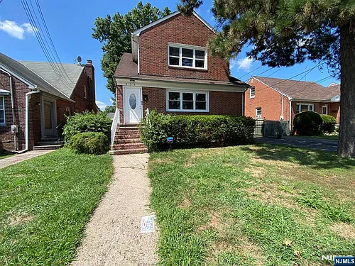 905 Sanford Ave Photo 1