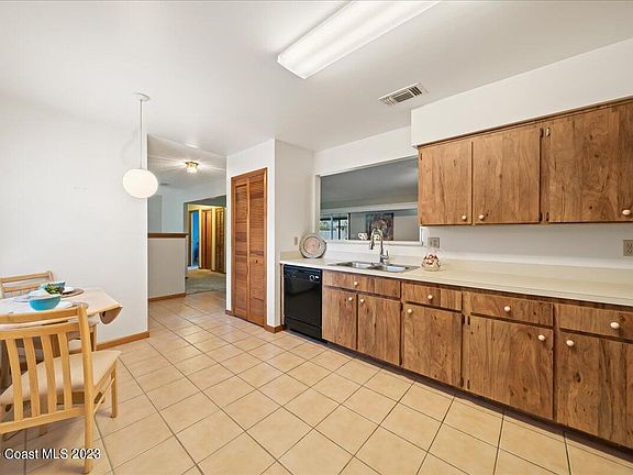 2nd image of 809 Pine Valley Ct