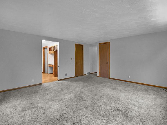 4th image of 414 River St