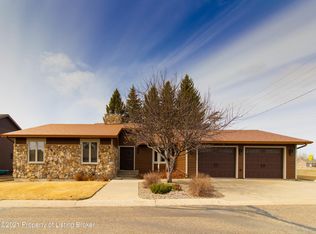 595 Zook Ave NW, Beach, ND 58621