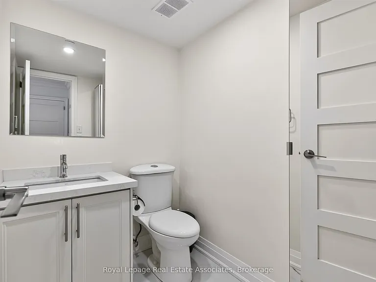 39 Stavebank Rd W #404 — Photo 16