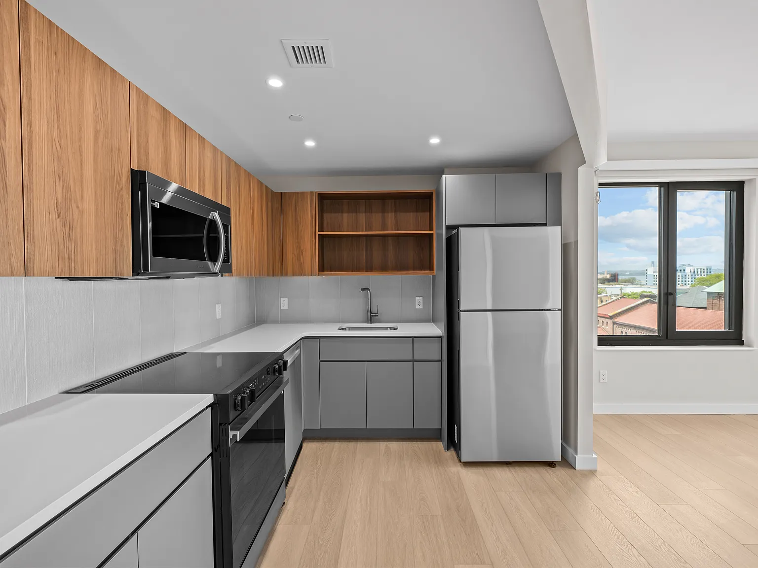 2905 West 17th Street — Photo 3