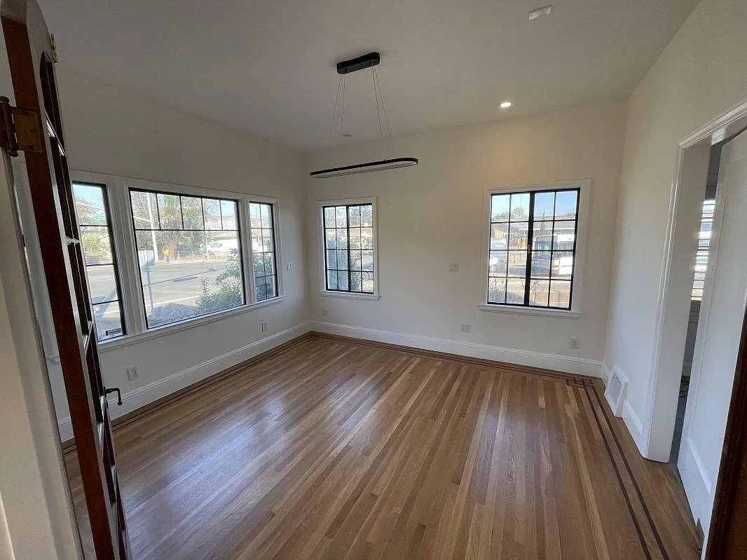 22823 Grand St — Photo 3