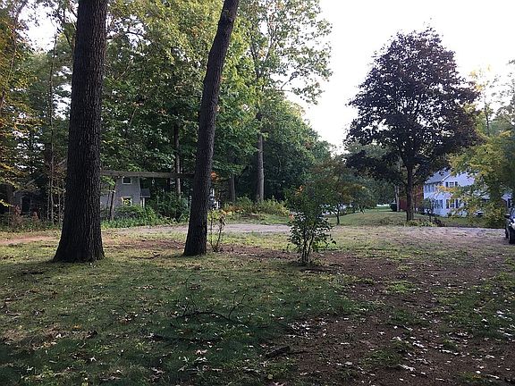 4th image of 6 Woodland Dr