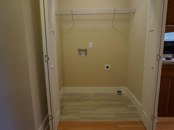 Washer/dryer hookups in tiled laundry closet