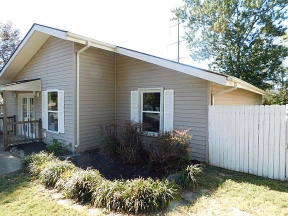 3rd image of 216 Tinderwood Dr