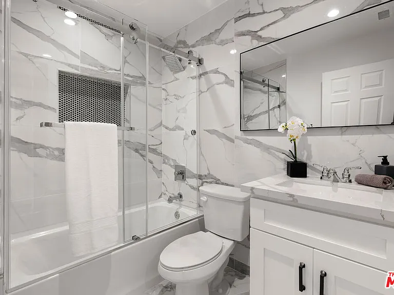 5928 Tobias Ave — Photo 13