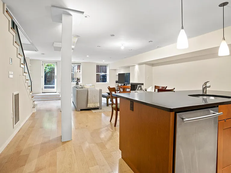 32 Concord Sq #1 — Photo 10