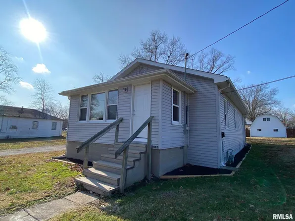 613 S McLeansboro St, Benton, IL 62812