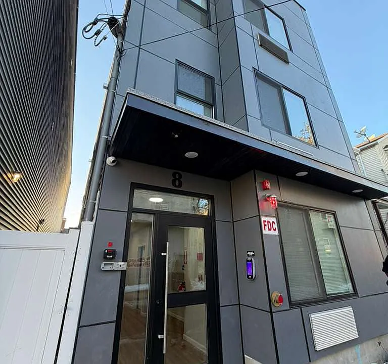 8 Lake St #2