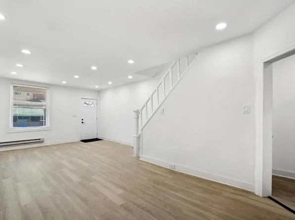 558 E Herman St, Philadelphia, PA 19144