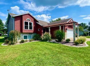 40 Hermitage Pike, Flora, IL 62839