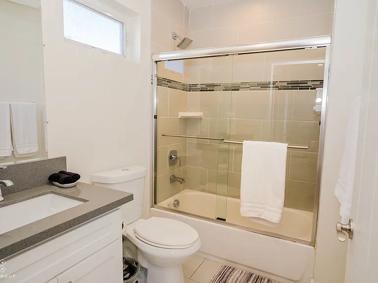 427 N Heliotrope Dr #200 — Photo 16