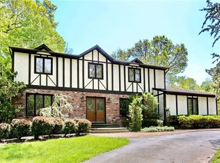 7 Bell Ct, Airmont, NY 10901